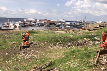 Prefeitura anuncia a implantação da 12ª ecobarreira e ações de limpeza no entorno da feira da Panair