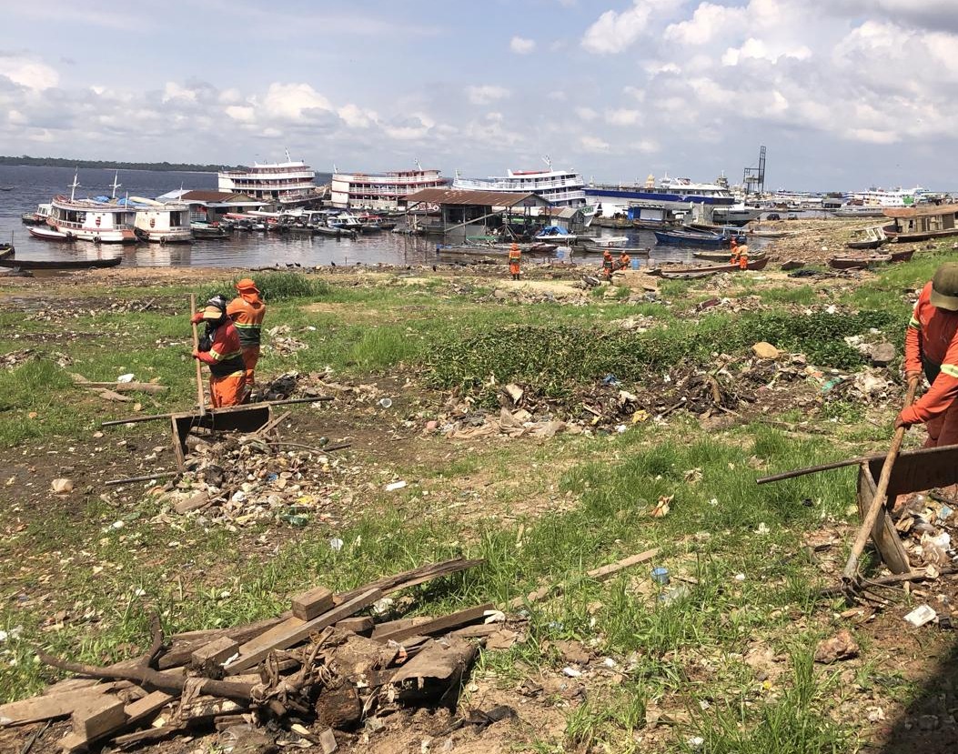Prefeitura anuncia a implantação da 12ª ecobarreira e ações de limpeza no entorno da feira da Panair
