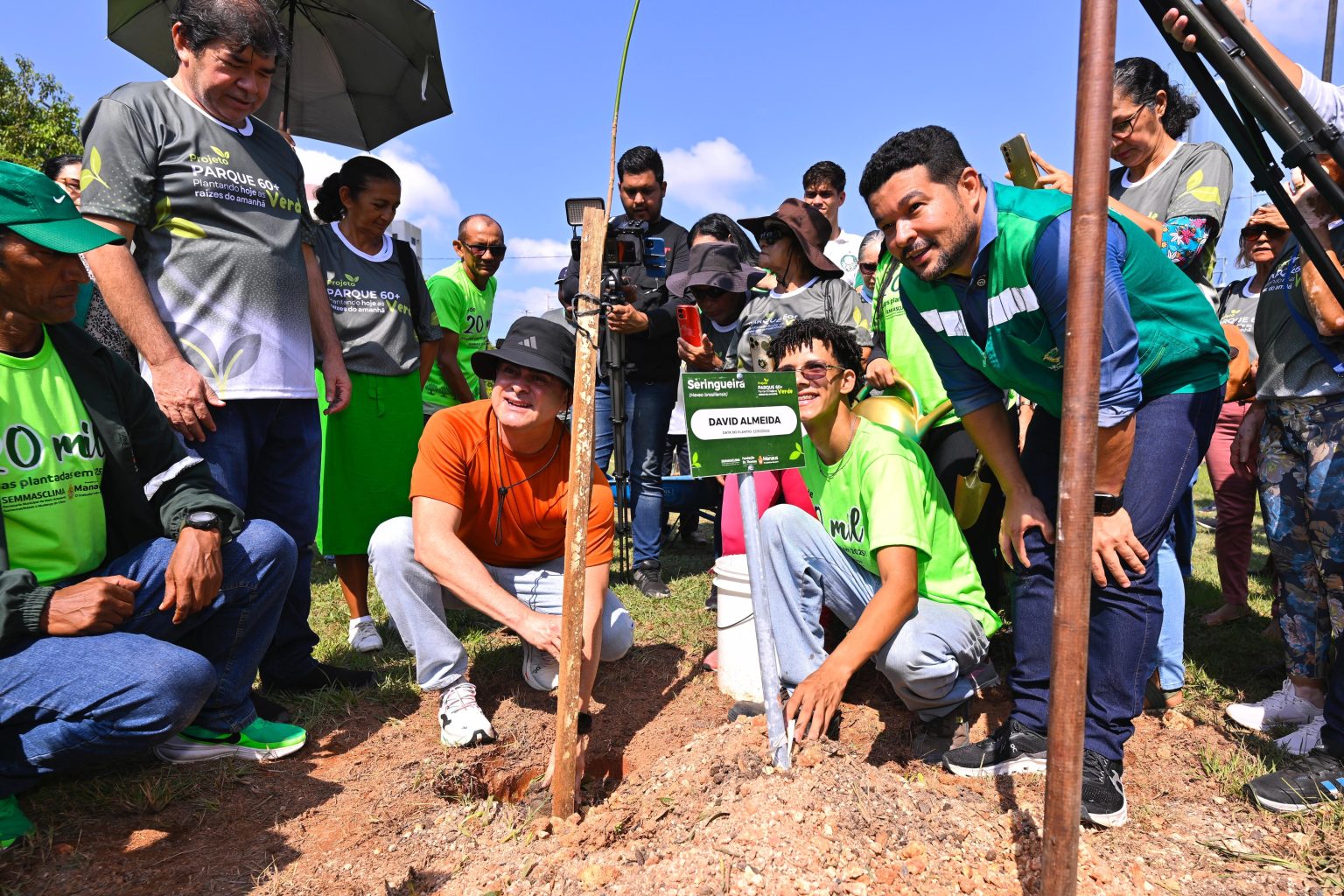 Prefeito David Almeida lança projeto ‘Parque 60+ Verde’ e promove o maior plantio em parque urbano de Manaus