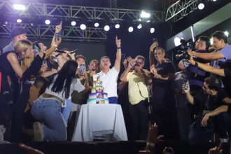 Prefeito David Almeida celebra Manaus e o povo em noite histórica de abertura dos 356 anos da capital
