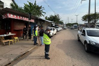 Fiscalização e orientação no entorno da ponte Rio Negro contra transporte irregular Fiscalização e orientação no entorno da ponte Rio Negro contra transporte irregular