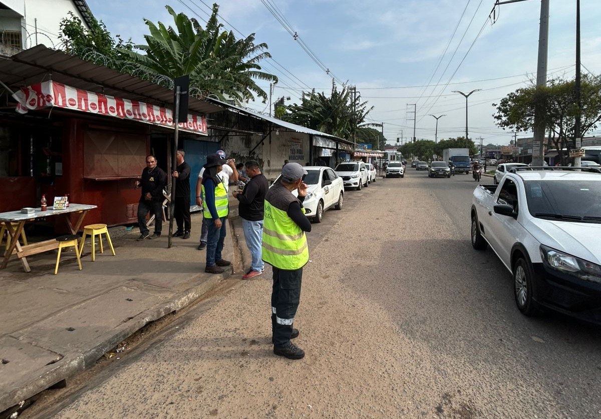 Fiscalização e orientação no entorno da ponte Rio Negro contra transporte irregular Fiscalização e orientação no entorno da ponte Rio Negro contra transporte irregular