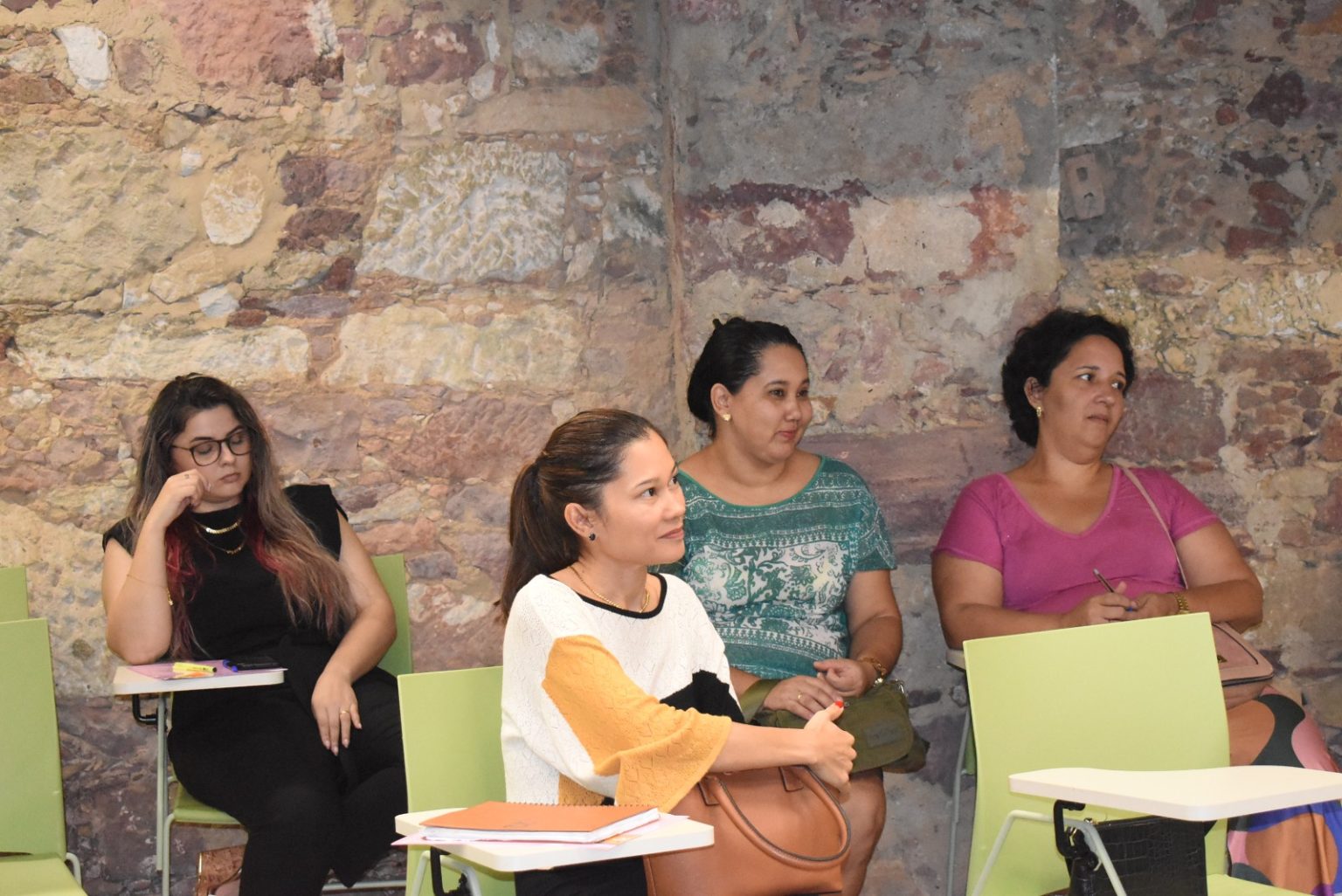 Prefeitura de Manaus divulga lista de selecionadas para curso de estratégia de vendas com ChatGPT Prefeitura de Manaus divulga lista de selecionadas para curso de estratégia de vendas com ChatGPT