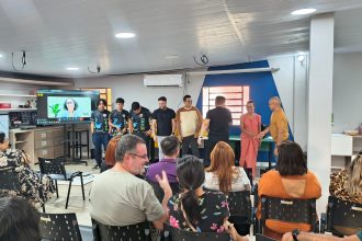 Prefeitura e Ardagh realizam entregas de kits de robótica Prefeitura e Ardagh realizam entregas de kits de robótica