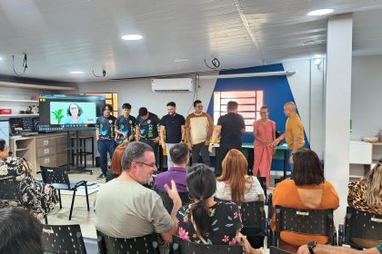 Prefeitura e Ardagh realizam entregas de kits de robótica