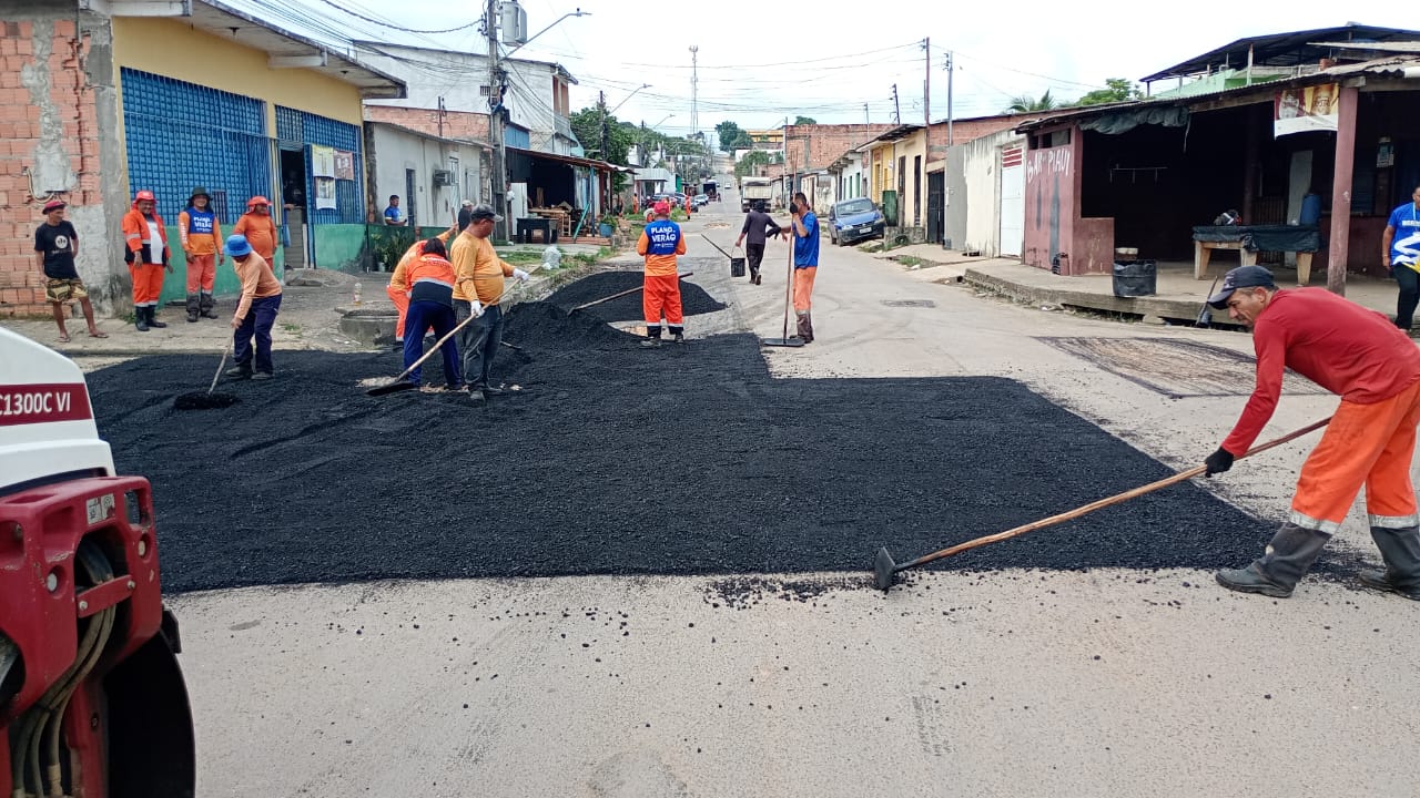 Prefeitura de Manaus leva asfalto e mais qualidade de vida à avenida Praia do Futuro, no Tarumã