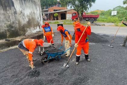 Prefeitura de Manaus atua na recuperação da malha viária do bairro Nova Cidade