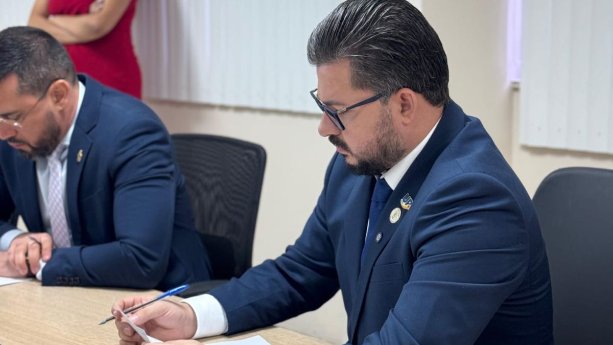 Amauri Gomes é o novo membro na Comissão de Constituição e Justiça da CMM – Câmara Municipal de Manaus Amauri Gomes é o novo membro na Comissão de Constituição e Justiça da CMM – Câmara Municipal de Manaus