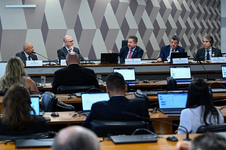 Debatedores ressaltam que Plano Brasil Soberano ajuda o país a abrir novos mercados