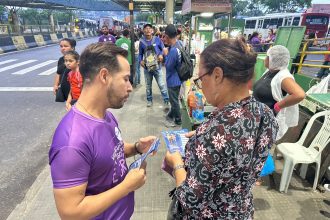 Prefeitura de Manaus promove ação educativa nos terminais 4 e 5 sobre direitos da pessoa idosa