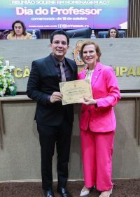 Yomara Lins homenageia professores durante Reunião Solene na CMM