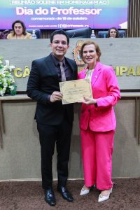 Yomara Lins homenageia professores durante Reunião Solene na CMM