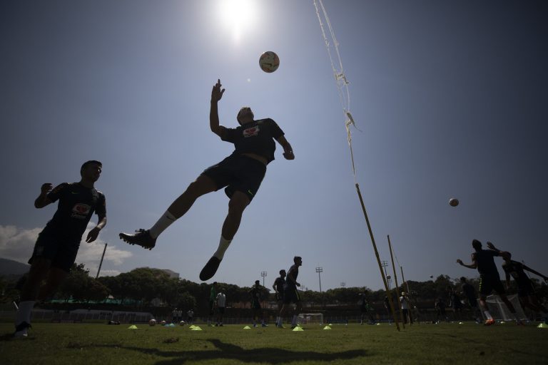 Comissão do Esporte debate valorização e condições de trabalho dos treinadores de futebol