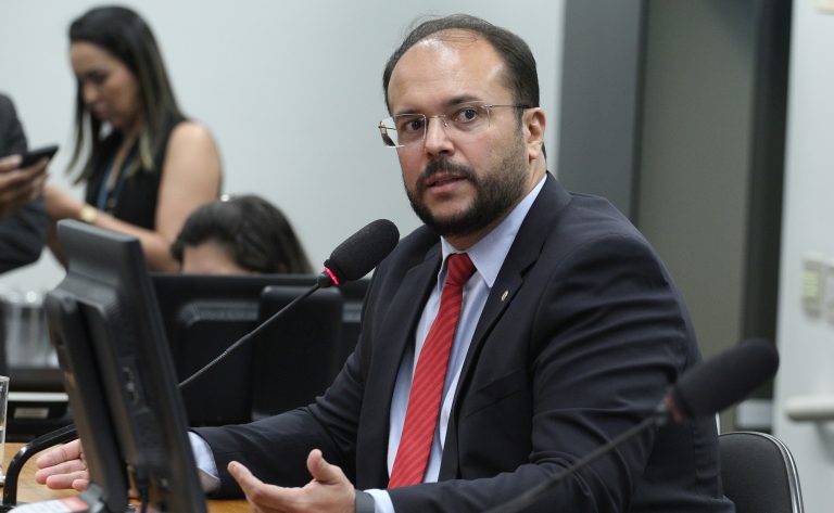 Comissão aprova abatimento no Fies para graduado em direito que atuar na defensoria pública