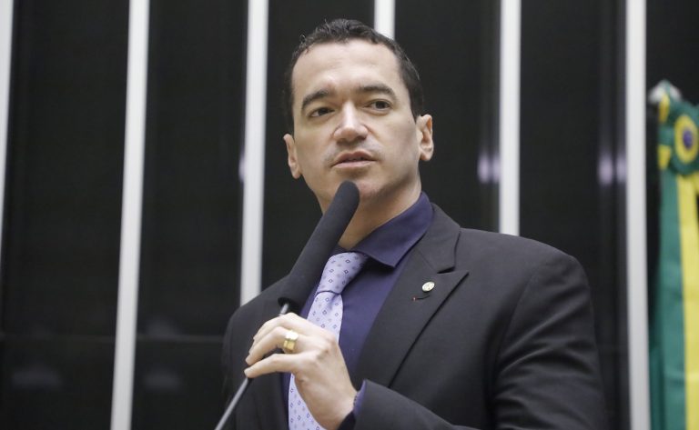 Comissão aprova mudança no Código de Trânsito para aumentar segurança de pedestres com deficiência