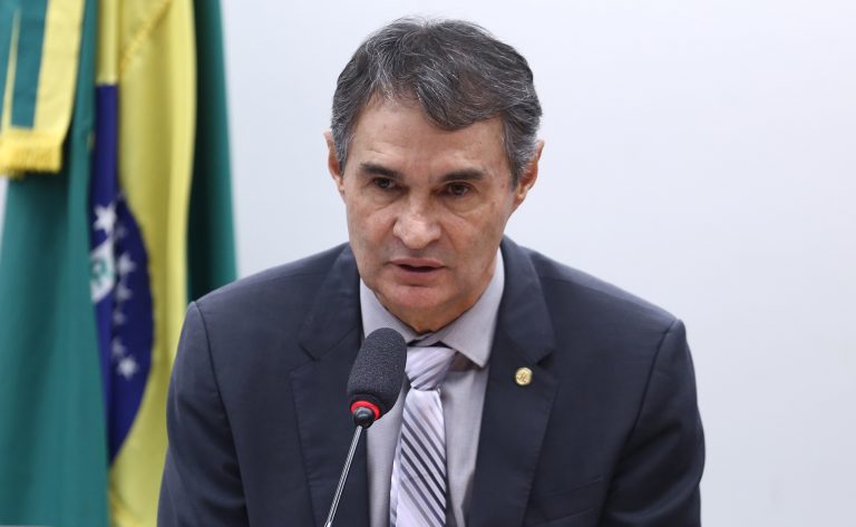 Comissão debate política nacional de atenção a mulheres na menopausa