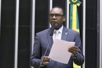 Comissão aprova criação de programa nacional contra o etarismo Comissão aprova criação de programa nacional contra o etarismo