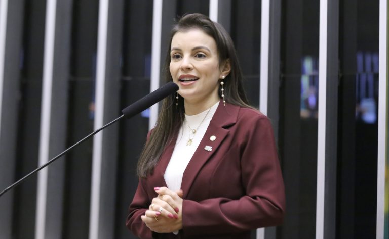 Comissão aprova isenção de contribuição previdenciária para servidores inativos e pensionistas com doenças graves Comissão aprova isenção de contribuição previdenciária para servidores inativos e pensionistas com doenças graves