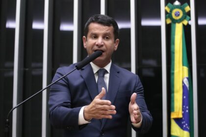 Câmara aprova projeto que regulamenta verificação da idade mínima exigida dos candidatos