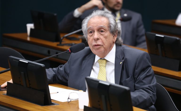 Projeto regulamenta uso compartilhado de calçadas e ciclovias por bicicletas e pedestres