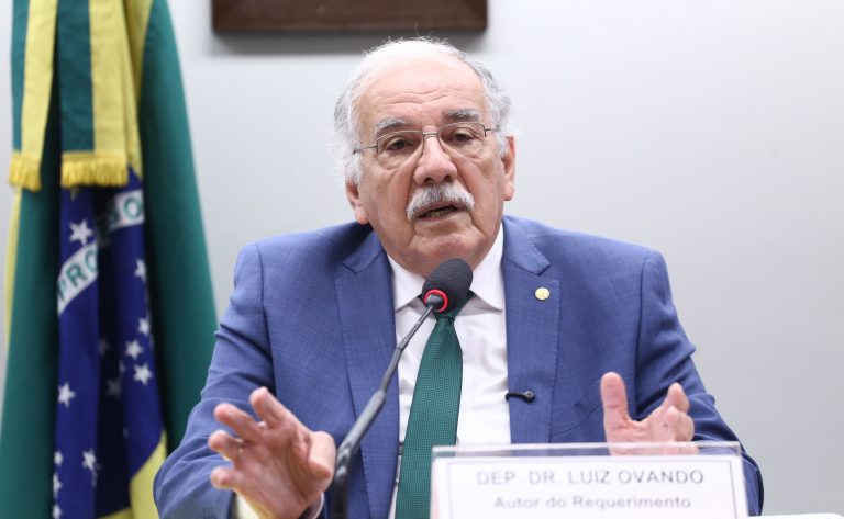 Comissão aprova projeto para permitir vacinação sem documentos de identificação