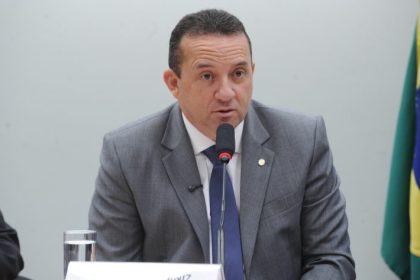 Comissão aprova projeto que obriga aplicativos de mensagens a combater clonagem de contas