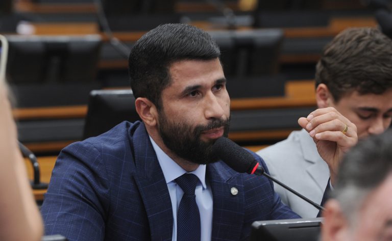 Comissão aprova porte de arma de fogo por monitores de ressocialização prisional