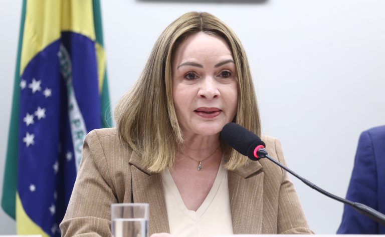 Projeto reserva assento para pessoas com obesidade mórbida em ônibus e aviões