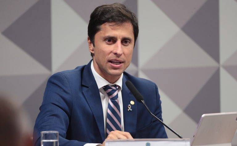 Comissão debate ampliação de centros de terapia assistida no SUS Comissão debate ampliação de centros de terapia assistida no SUS