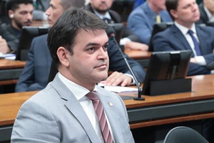 Comissão aprova permissão para agente de saúde usar carteira profissional como identidade