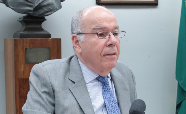 Mauro Vieira defende plano de Trump para Gaza e responde a críticas sobre política externa na Câmara