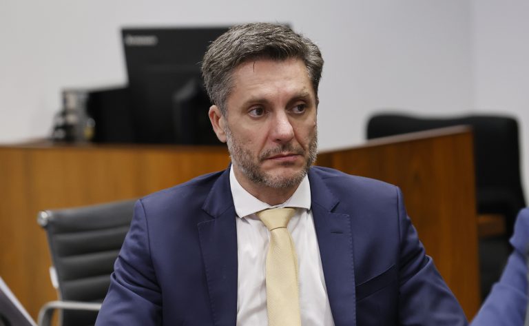 Comissão aprova projeto que torna obrigatório o reconhecimento facial para acessar redes sociais