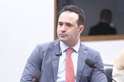 Comissão aprova criminalização de acorrentamento contínuo ou cruel de cães e gatos