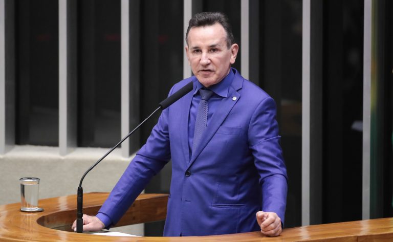 Frentes parlamentares pedem atualização urgente da tabela do Simples; ouça