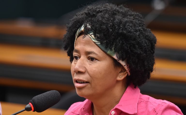 Comissão aprova orientação obrigatória sobre manobras antiengasgo para gestantes