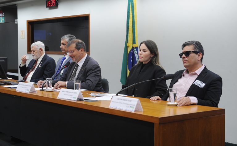 Especialistas defendem a tecnologia como aliada do envelhecimento bem-sucedido