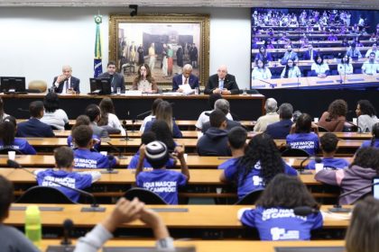 Semana da Criança começa com debatedores defendendo mais avanços na legislação sobre internet