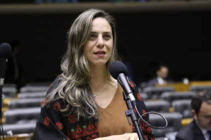 Comissão aprova projeto que facilita acesso de beneficiários do Bolsa Família a livros