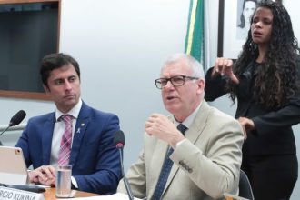 Especialistas dizem esperar cumprimento das leis que garantem tratamento integral a neurodivergentes