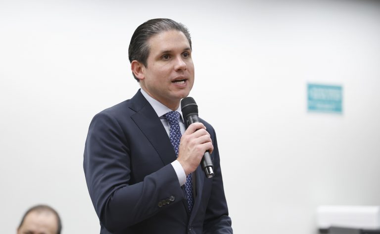 Motta anuncia votação do regime de urgência para projeto que cria bancada cristã