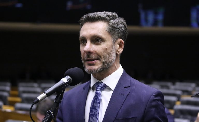 Proposta permite a manutenção de ex-cônjuge em plano de saúde Proposta permite a manutenção de ex-cônjuge em plano de saúde