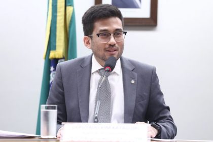 Proposta que acaba com “taxa das blusinhas” divide setores econômicos e consumidores em debate na Câmara