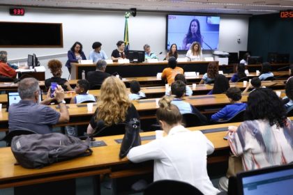 COP30: crianças e adolescentes cobram participação real em debate sobre crise climática