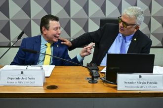 Comissão aprova fim de cobrança de taxa para taxistas