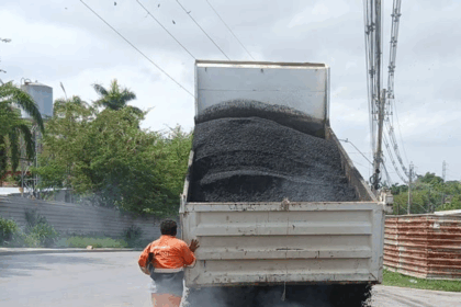 Prefeitura reforça manutenção asfáltica no bairro Lago Azul
