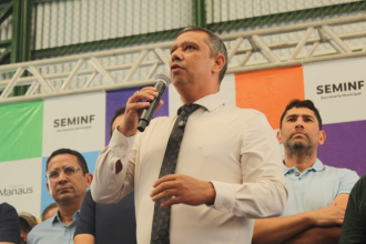 Após intermediação de Carlos Pai Amado, prefeitura reinaugura quadra de esportes do Braga Mendes
