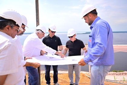 David Almeida fiscaliza obras do parque Encontro das Águas