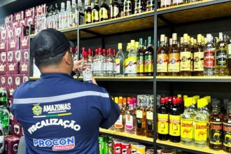 Procon-AM realiza blitz fiscalizatória e de orientação para prevenir casos de intoxicação por metanol