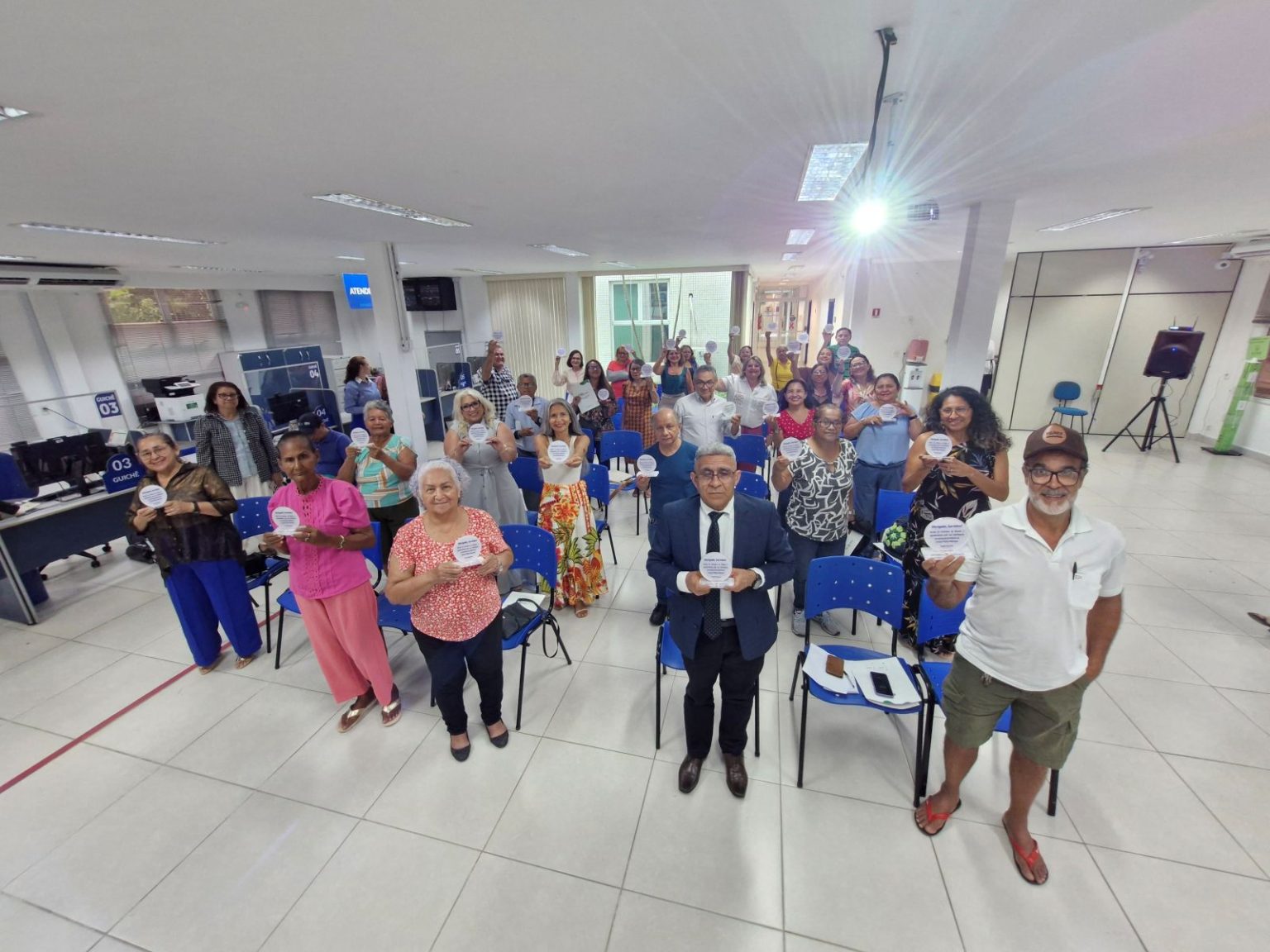 Prefeitura reconhece trajetória de servidores recém-aposentados