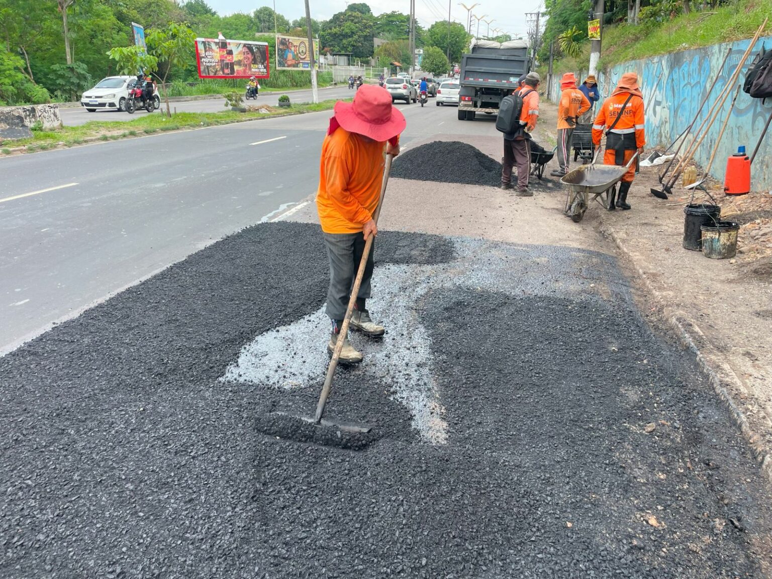 Prefeitura de Manaus leva asfalto ao bairro Coroado